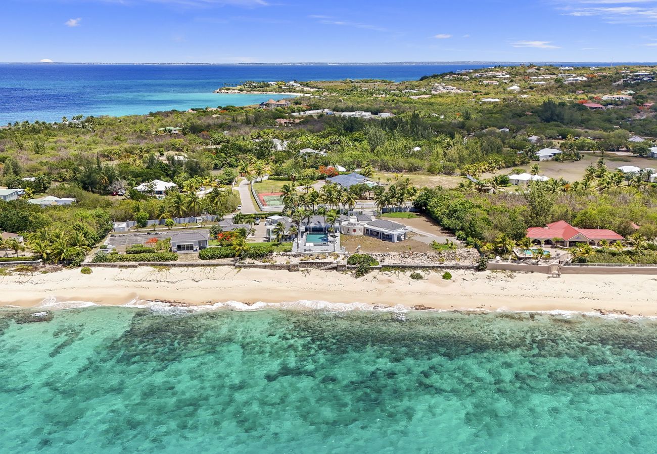 Maison à Terres Basses - Luxury Beachfront Villa with Private Pool & Jacuzz