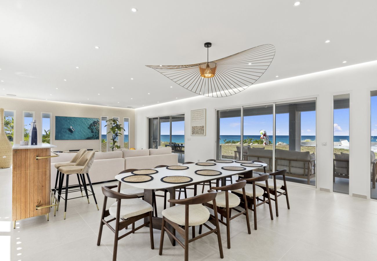 Maison à Terres Basses - Luxury Beachfront Villa with Private Pool & Jacuzz