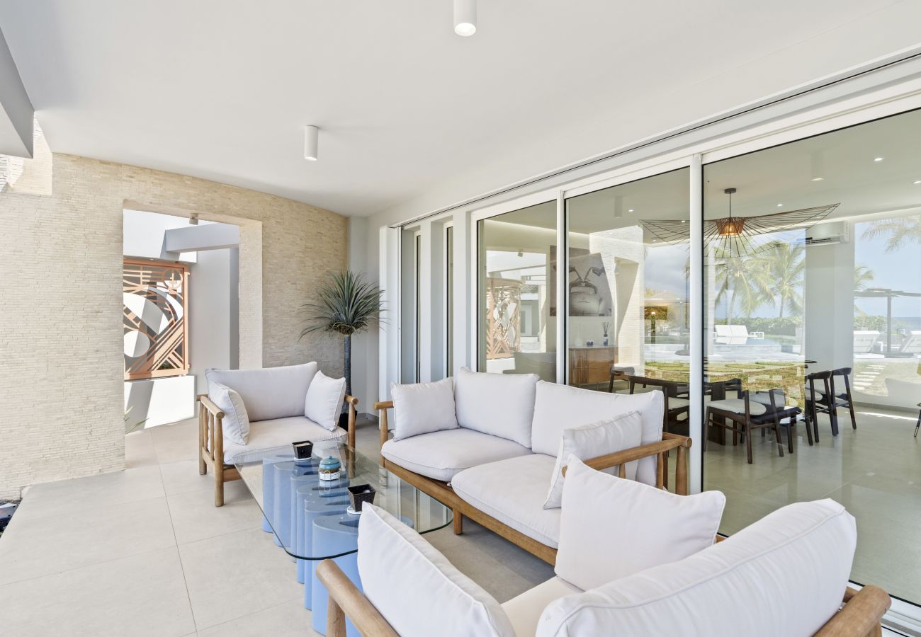 Maison à Terres Basses - Luxury Beachfront Villa with Private Pool & Jacuzz