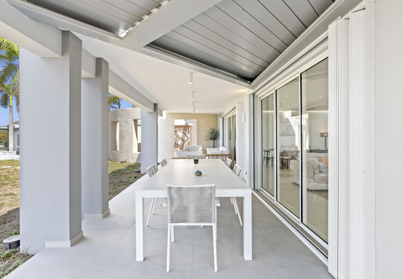 Maison à Terres Basses - Luxury Beachfront Villa with Private Pool & Jacuzz