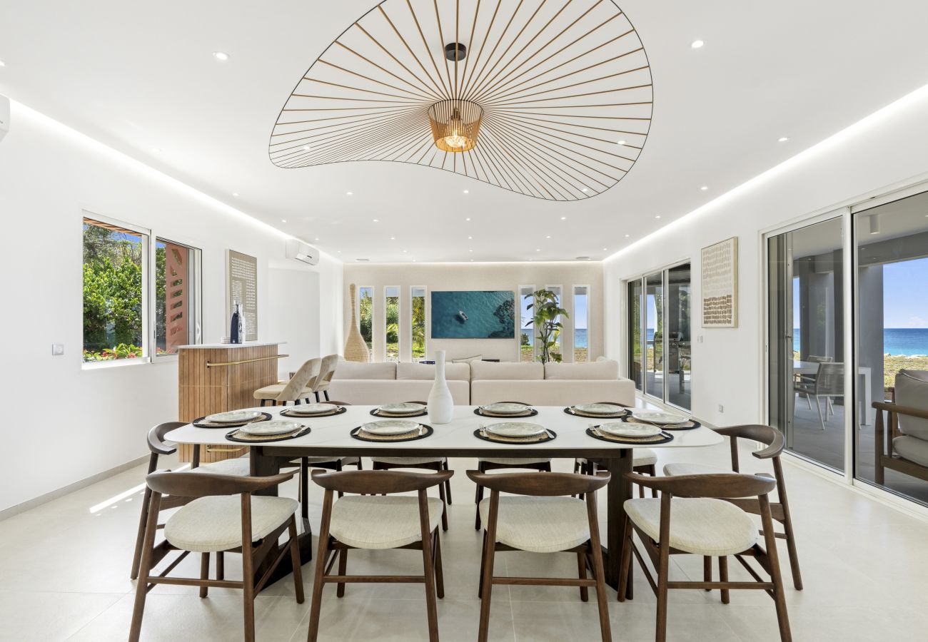 Maison à Terres Basses - Luxury Beachfront Villa with Private Pool & Jacuzz