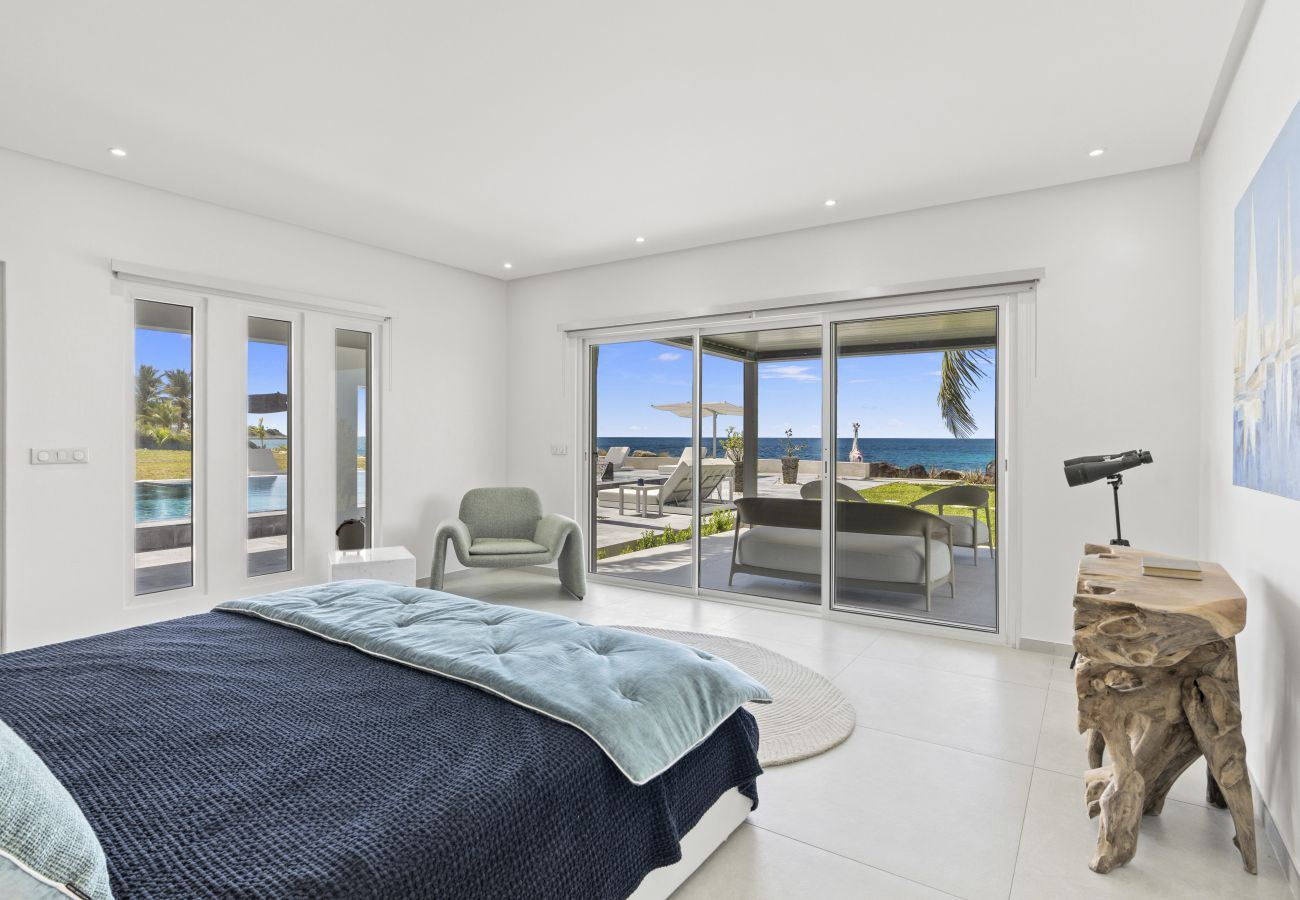 Maison à Terres Basses - Luxury Beachfront Villa with Private Pool & Jacuzz