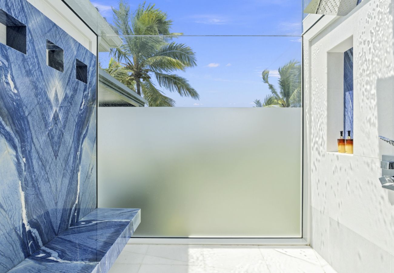 Maison à Terres Basses - Luxury Beachfront Villa with Private Pool & Jacuzz
