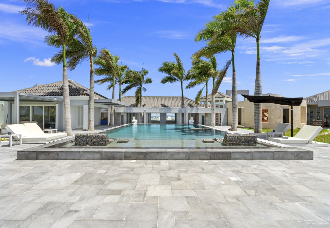 Maison à Terres Basses - Luxury Beachfront Villa with Private Pool & Jacuzz