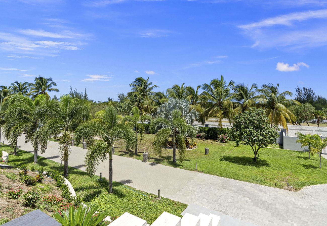 Maison à Terres Basses - Luxury Beachfront Villa with Private Pool & Jacuzz
