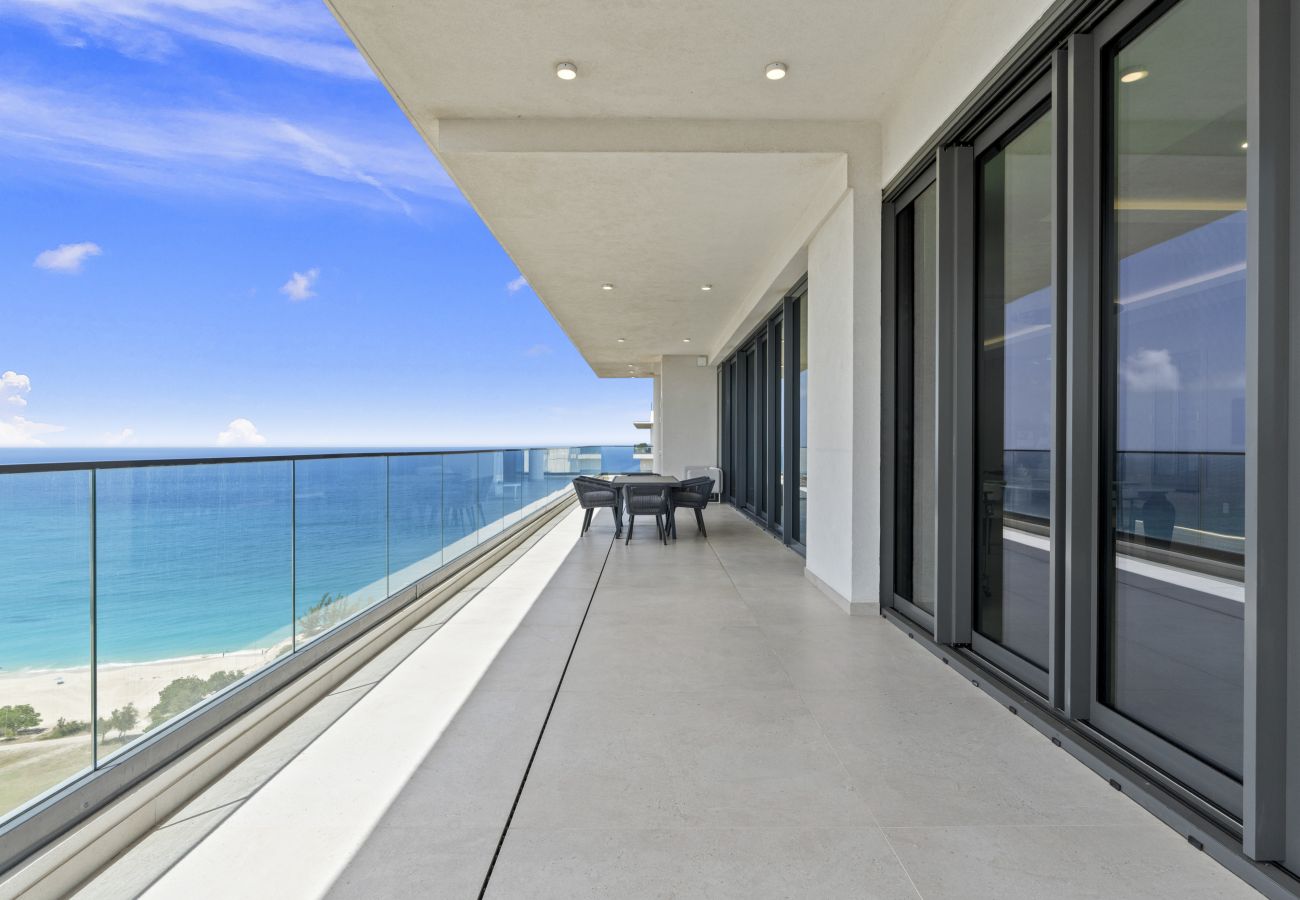 Apartment in Cupecoy - B-2000 Stunning penthouse with balcony and rooftop