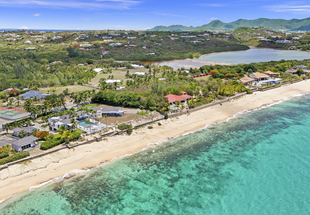 House in Terres Basses - Luxury Beachfront Villa with Private Pool & Jacuzz