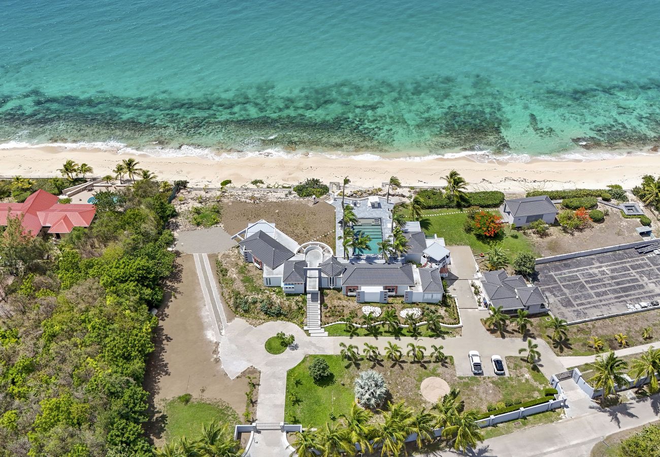 House in Terres Basses - Luxury Beachfront Villa with Private Pool & Jacuzz
