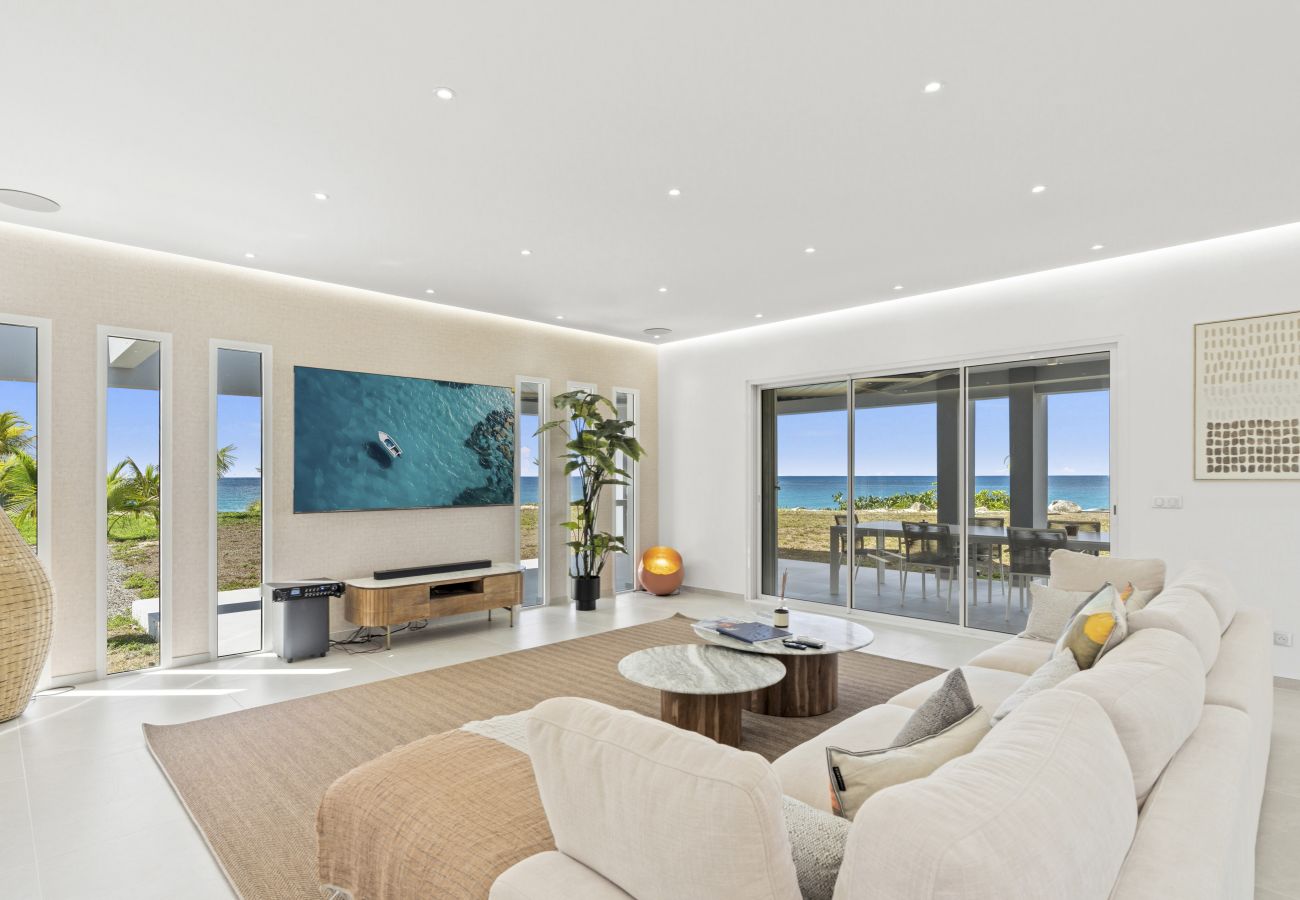 House in Terres Basses - Luxury Beachfront Villa with Private Pool & Jacuzz