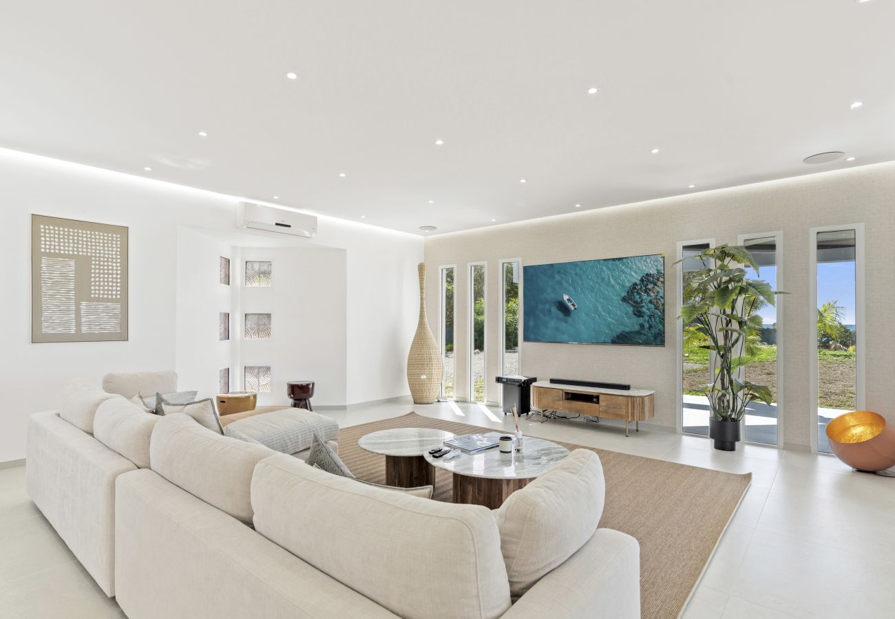 House in Terres Basses - Luxury Beachfront Villa with Private Pool & Jacuzz