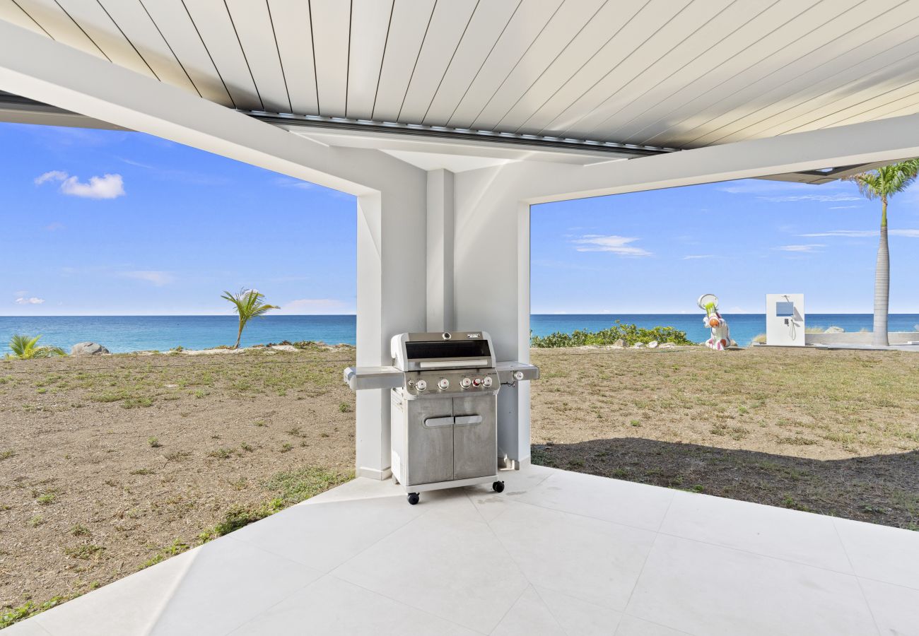 House in Terres Basses - Luxury Beachfront Villa with Private Pool & Jacuzz