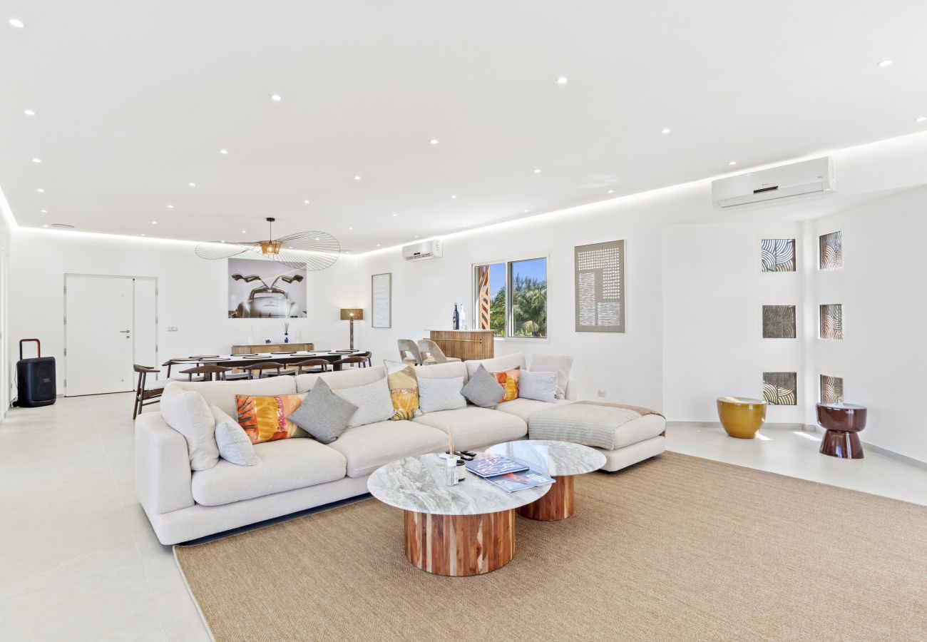 House in Terres Basses - Luxury Beachfront Villa with Private Pool & Jacuzz