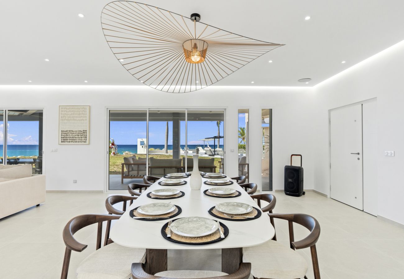 House in Terres Basses - Luxury Beachfront Villa with Private Pool & Jacuzz