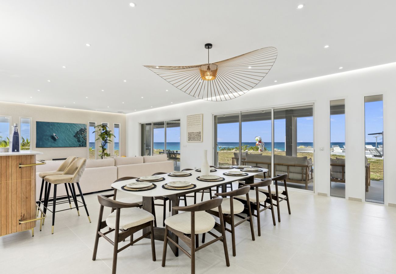House in Terres Basses - Luxury Beachfront Villa with Private Pool & Jacuzz