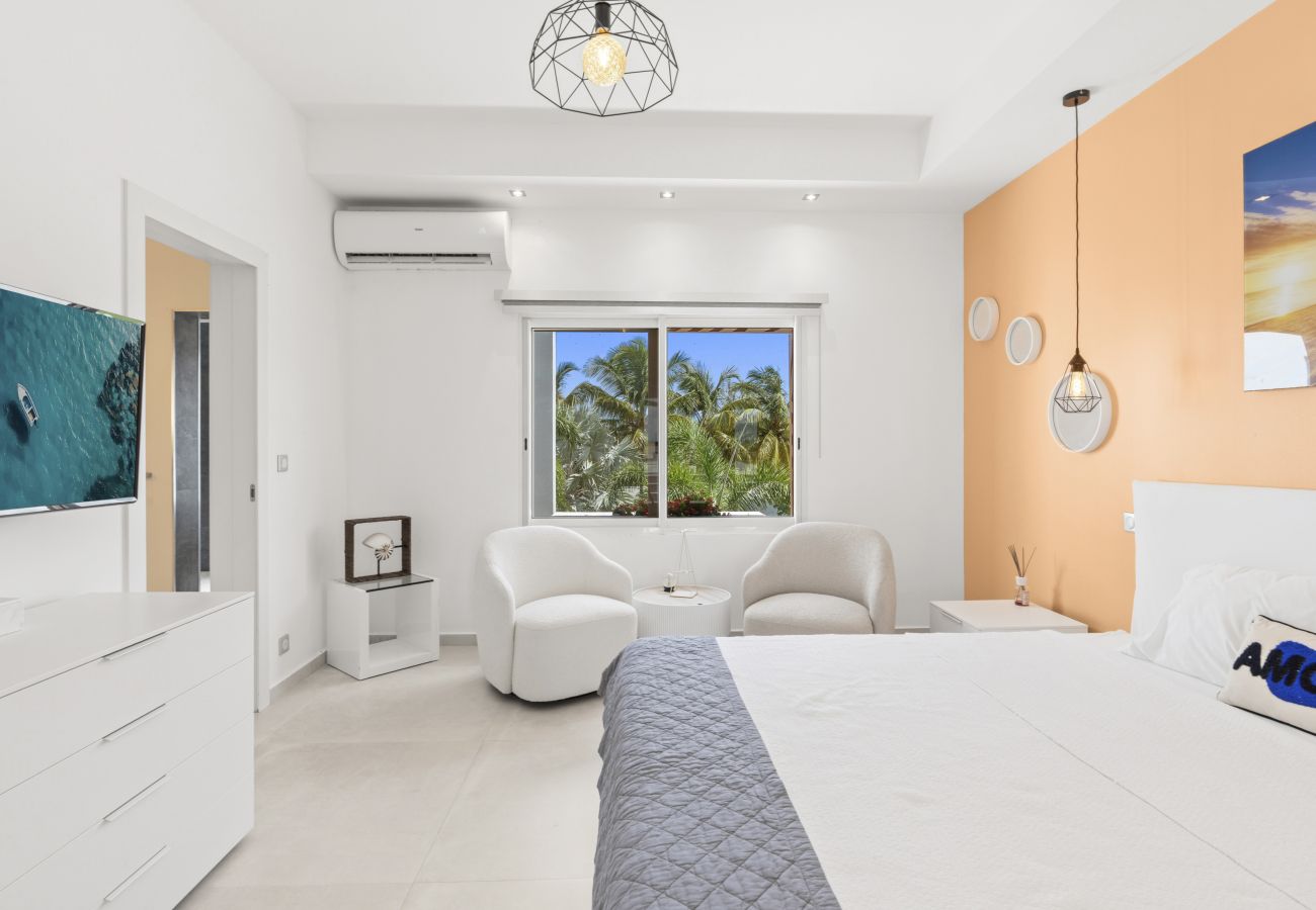 House in Terres Basses - Luxury Beachfront Villa with Private Pool & Jacuzz