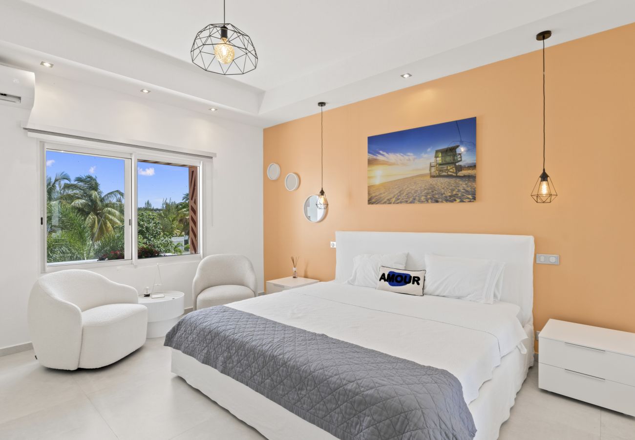 House in Terres Basses - Luxury Beachfront Villa with Private Pool & Jacuzz