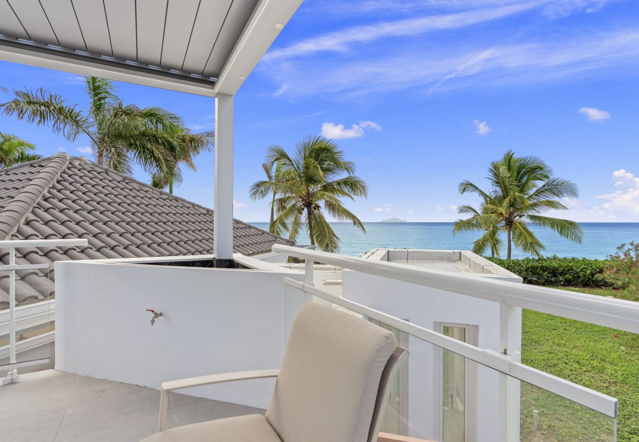 House in Terres Basses - Luxury Beachfront Villa with Private Pool & Jacuzz