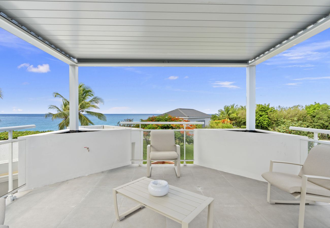House in Terres Basses - Luxury Beachfront Villa with Private Pool & Jacuzz