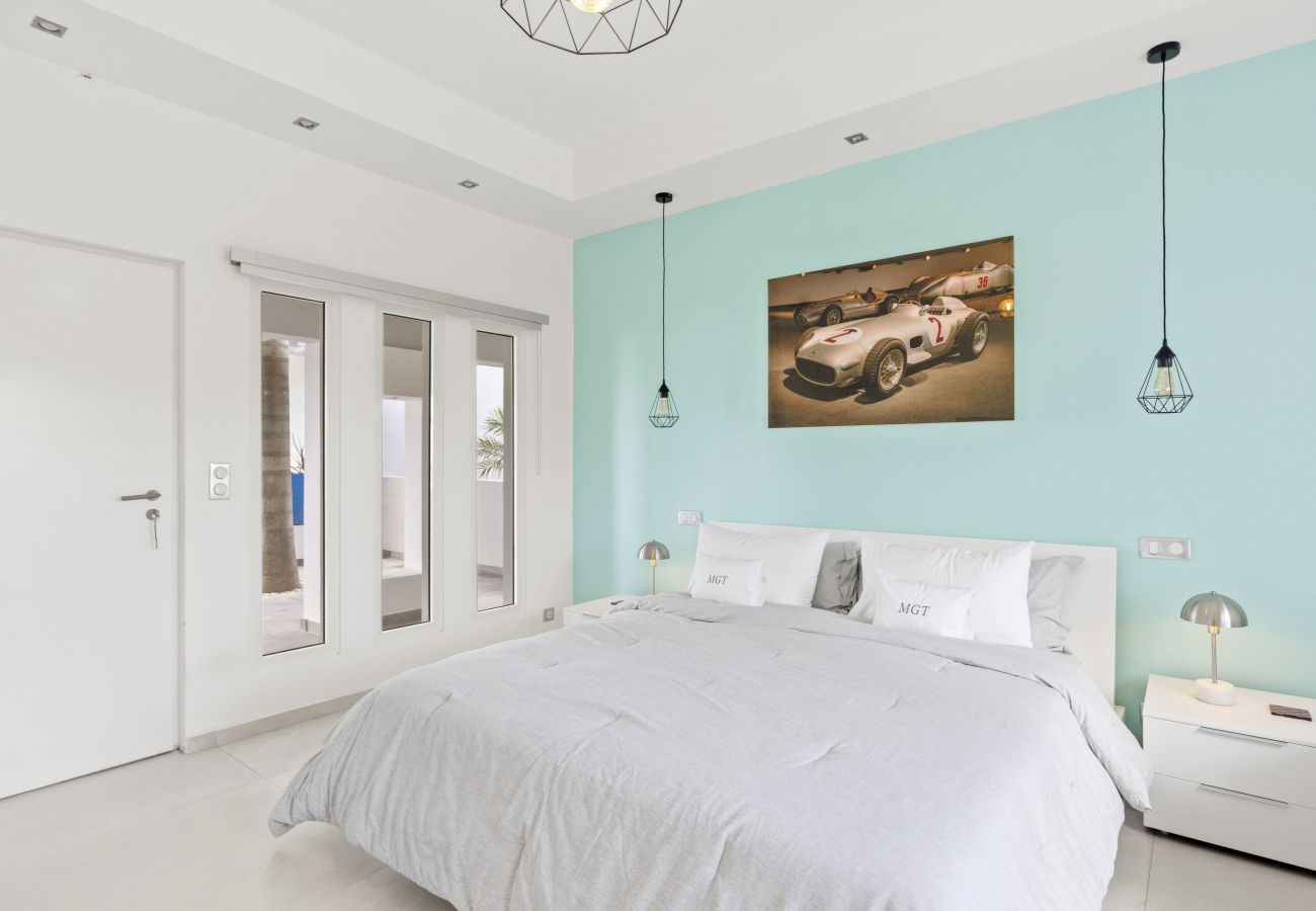 House in Terres Basses - Luxury Beachfront Villa with Private Pool & Jacuzz