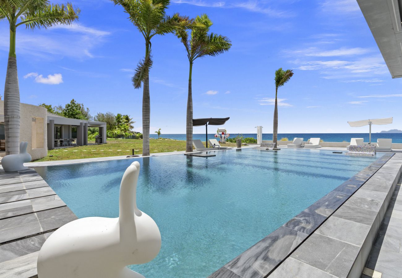 House in Terres Basses - Luxury Beachfront Villa with Private Pool & Jacuzz