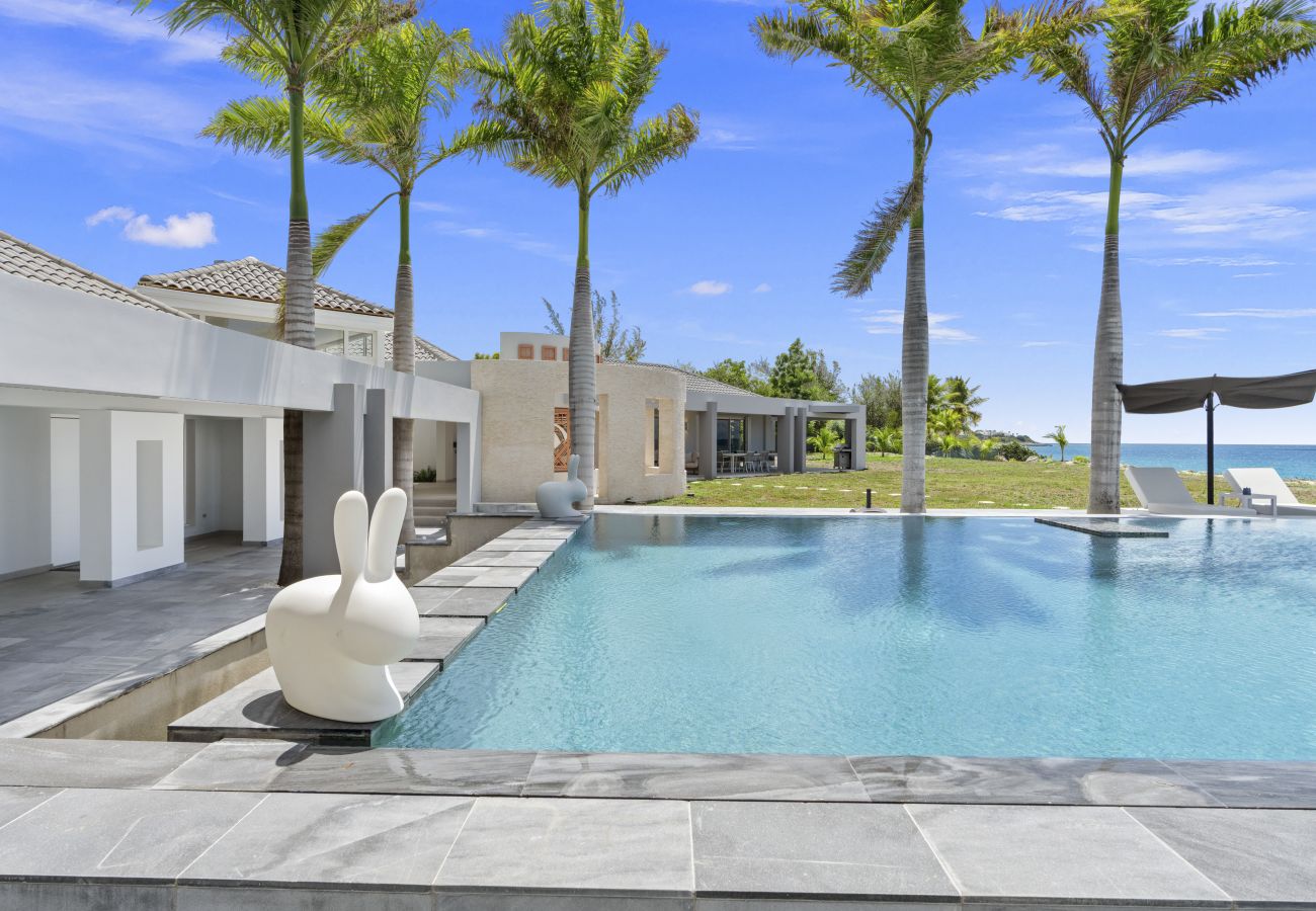 House in Terres Basses - Luxury Beachfront Villa with Private Pool & Jacuzz