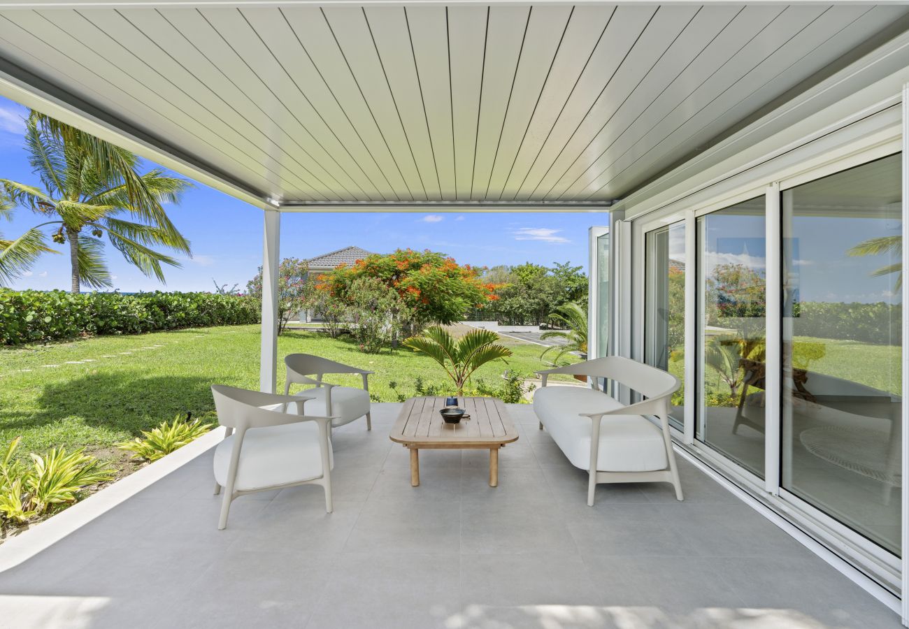 House in Terres Basses - Luxury Beachfront Villa with Private Pool & Jacuzz