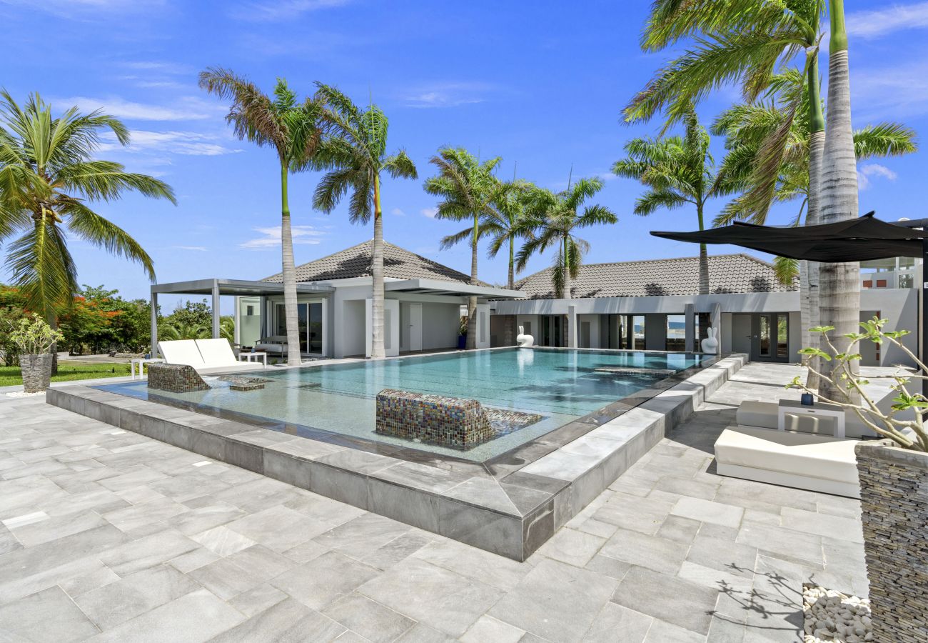 House in Terres Basses - Luxury Beachfront Villa with Private Pool & Jacuzz