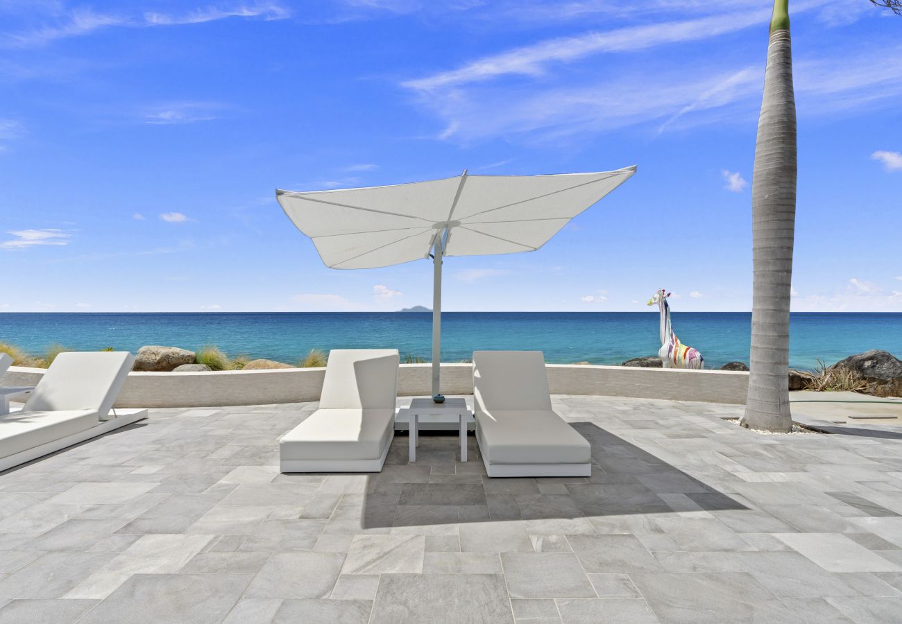 House in Terres Basses - Luxury Beachfront Villa with Private Pool & Jacuzz