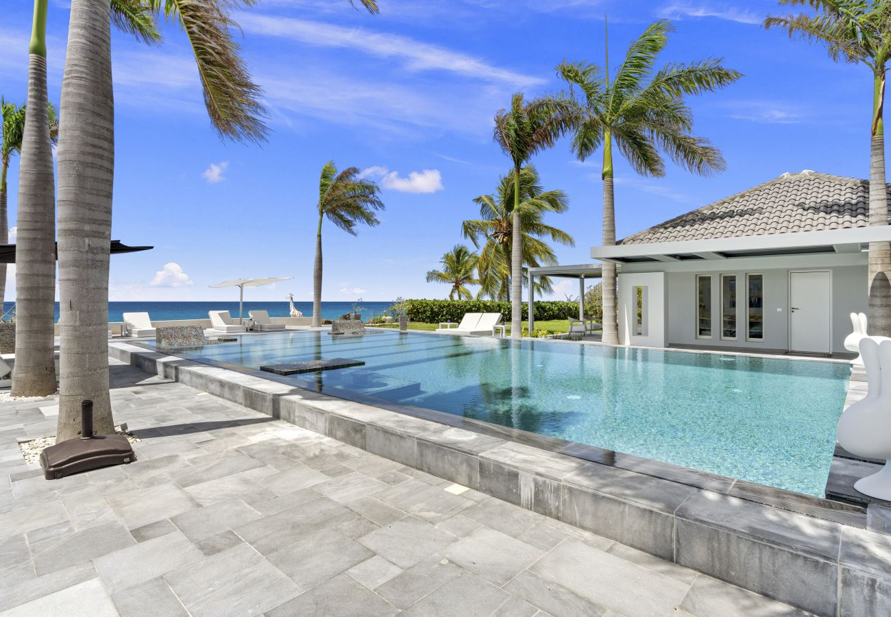House in Terres Basses - Luxury Beachfront Villa with Private Pool & Jacuzz