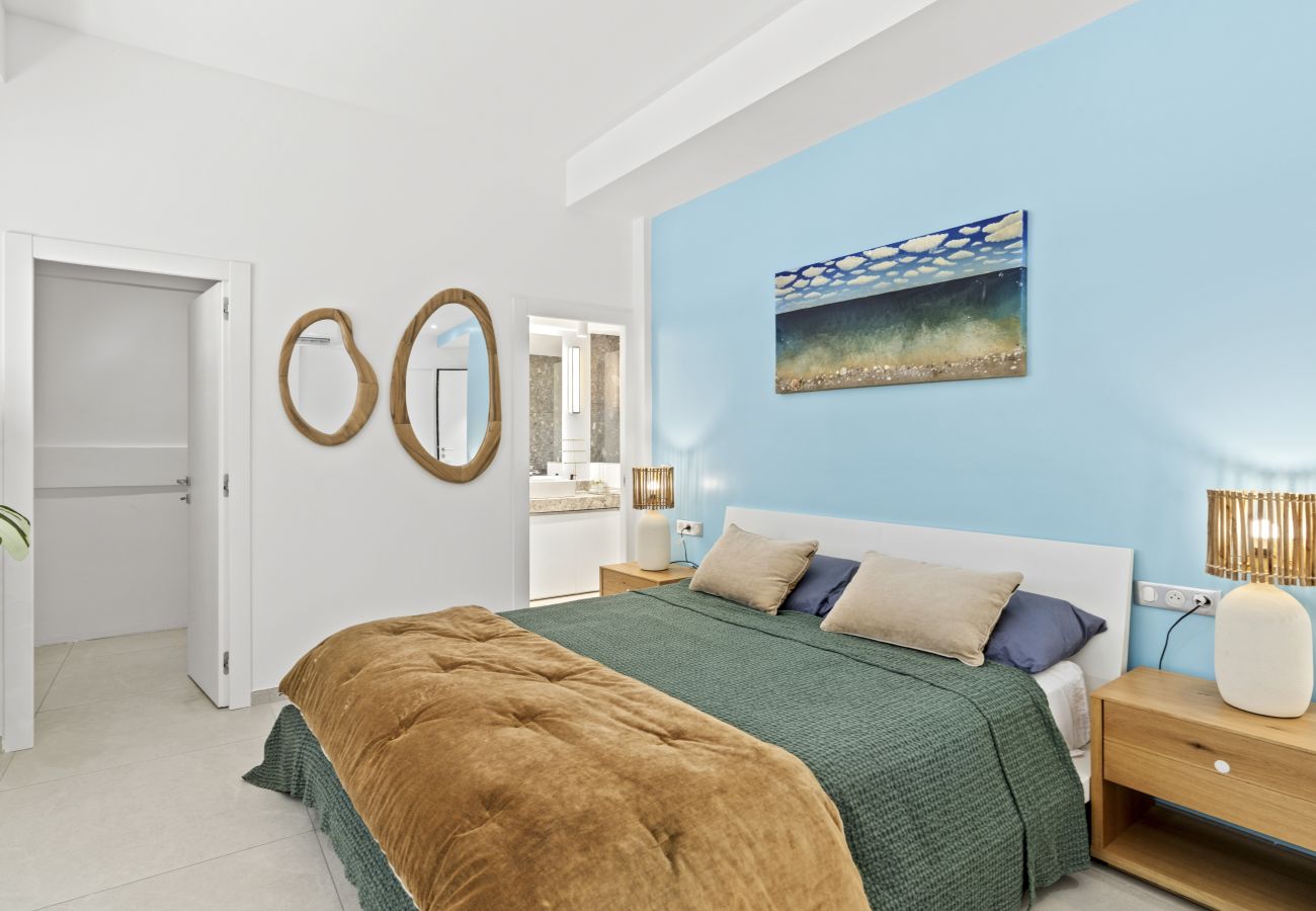 House in Terres Basses - Luxury Beachfront Villa with Private Pool & Jacuzz